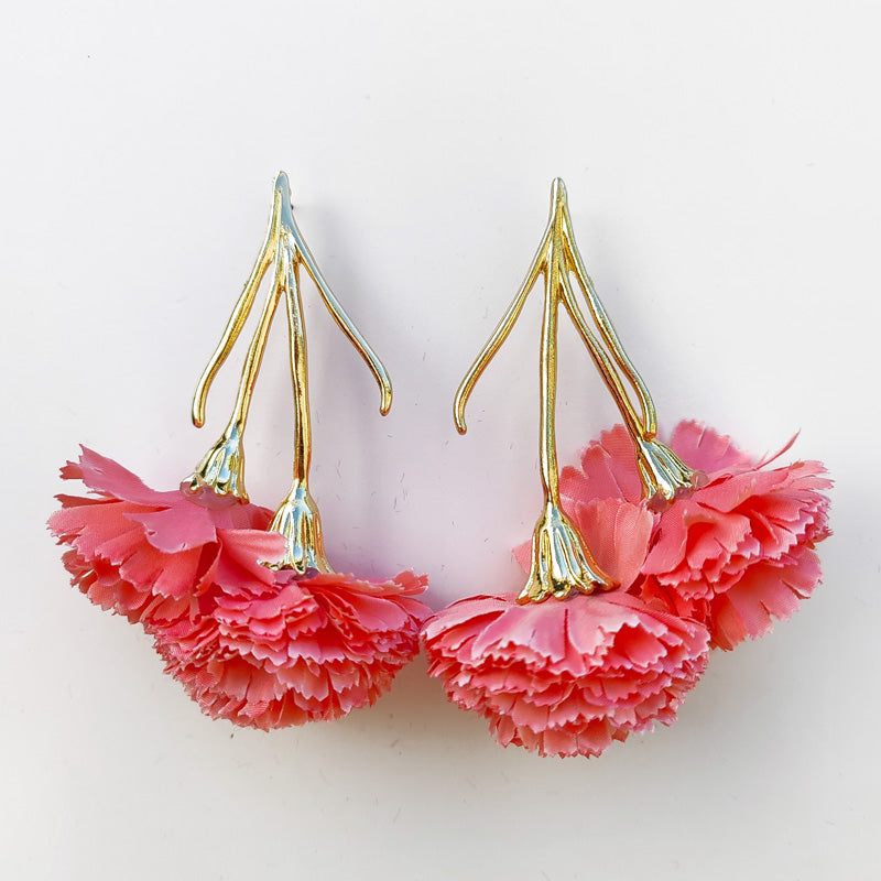 Pendientes de clavel acabado dorado