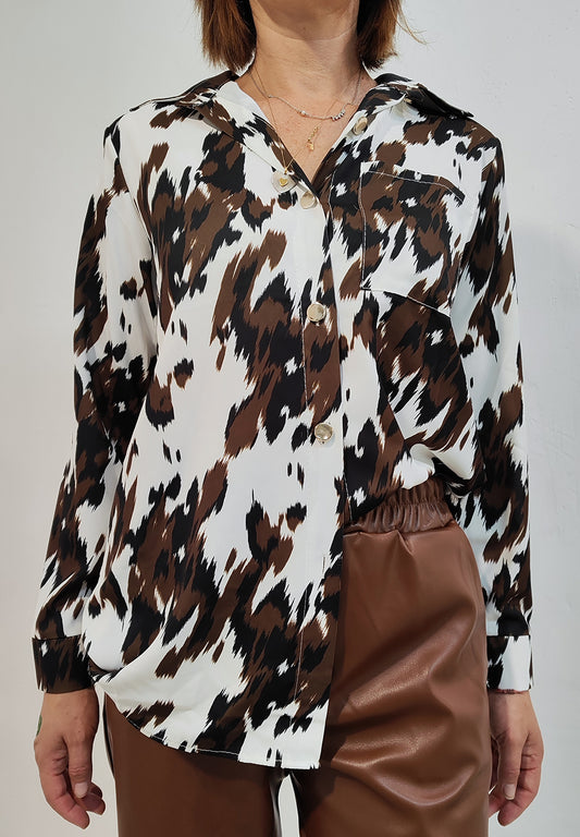 Camisa estampada manchas